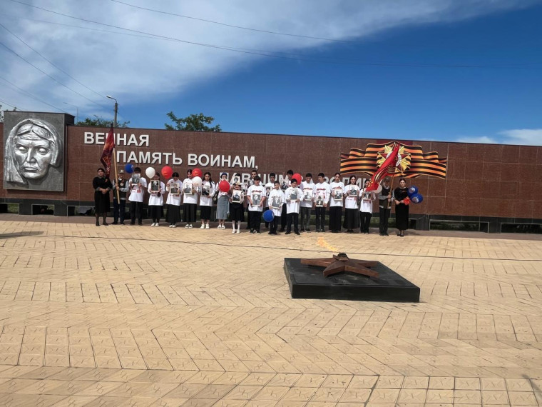 Обучающиеся МКОУ «Герехановской СОШ 1 им.Р.Османова»приняли участие в Параде Победы.